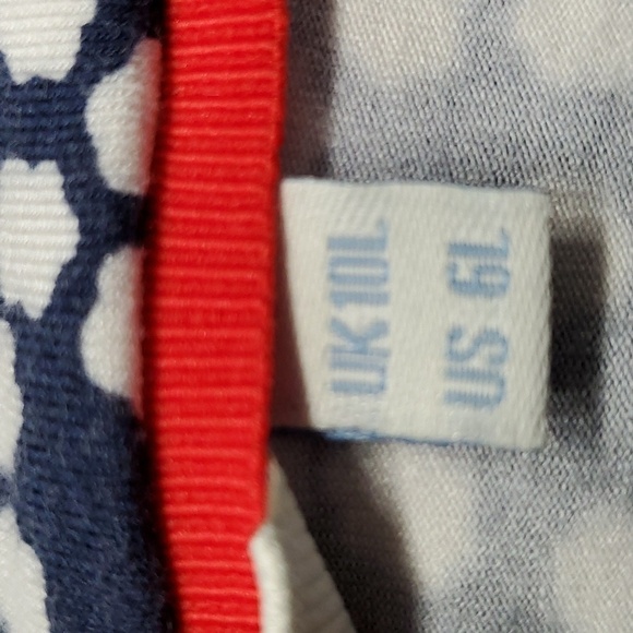 BODEN, navy blue dress with white geometric design. Size 6. Waist band. Short sl - Picture 9 of 10